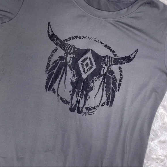 Gray Short Sleeve Tee with Tribal Skull Design - Size Small - Picture 5 of 5